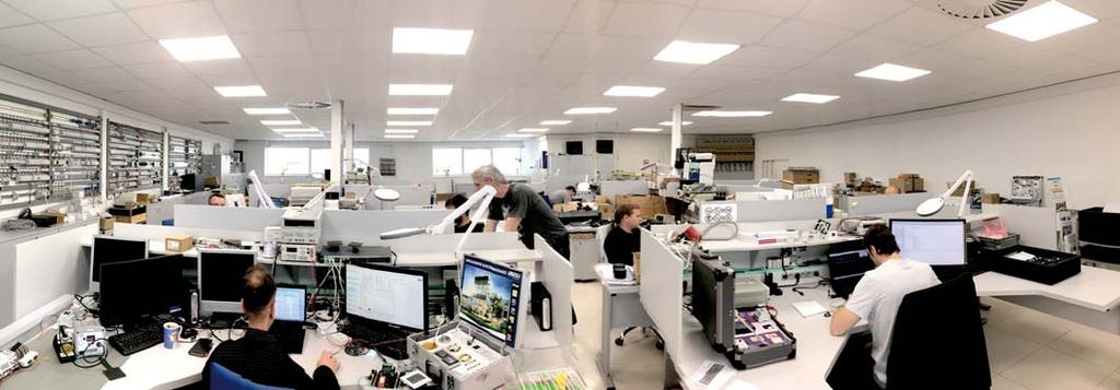 Výrobní hala 2000 m 2 200 vlastních forem