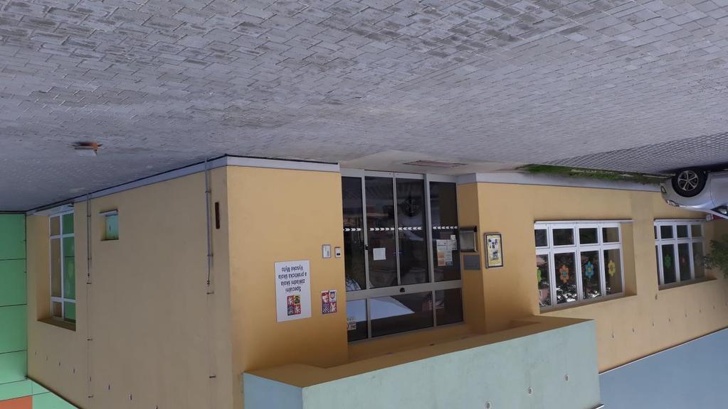 Rokycanově ulici máme nově vydlážděný prostor před školou,