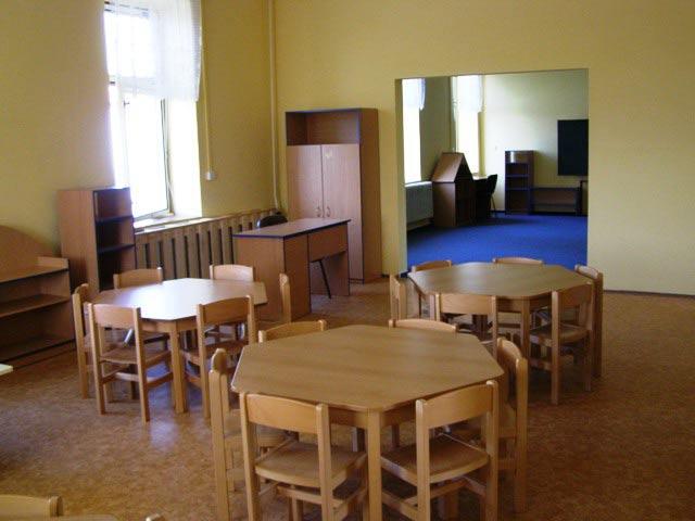 V prostorách Základní školy ve staré budově byly zřízeny dvě nové hrací místnosti pro předškolní děti a byla vybudována nová šatna a výdejna jídla.