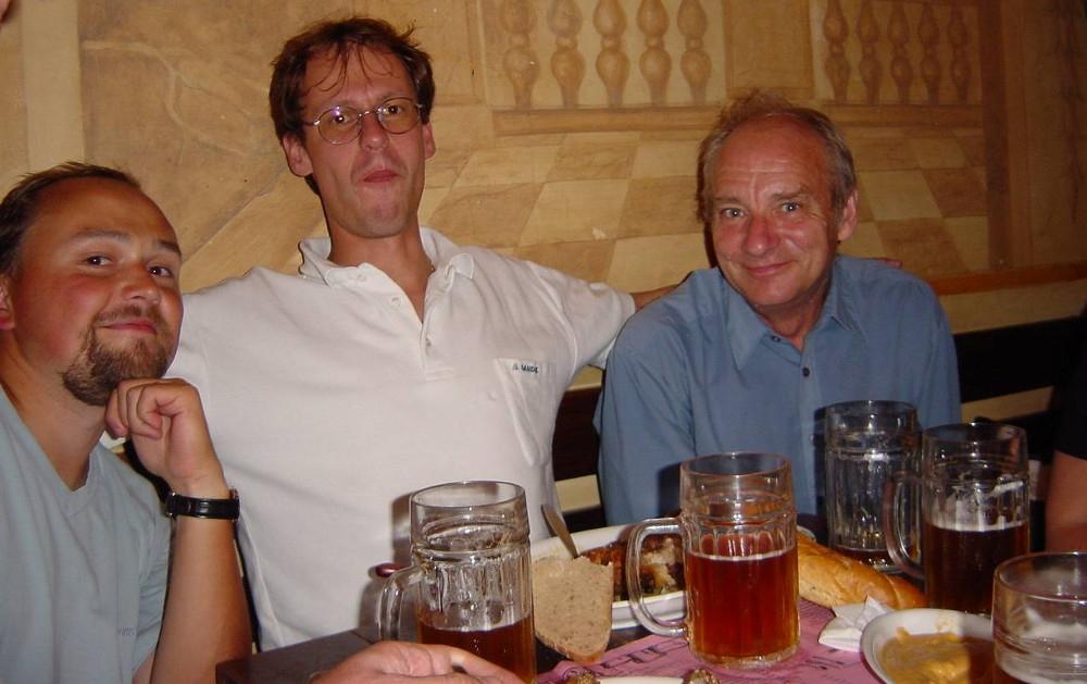 ,,Rád chodil dopoledne i na Technickou univerzitu v Liberci, kam od rána svítilo slunce a pan dìkan v bílém rouchu toèil ty svoje nebeské smíchovské desítky a