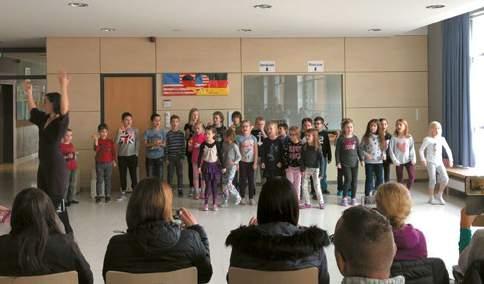 20 Školská oblast Hudební workshop: ZŠ Čtyřlístek Mariánské Lázně a Markus-Gottwald-Schule z Eschenbachu při společném vystoupení pro rodiče.