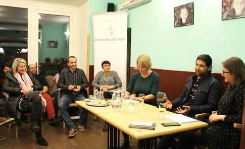 47 Na autorské čtení Hassana Ali Djana, bývalého uprchlíka z Afghánistánu, dorazily v Plzni dvě desítky posluchačů.