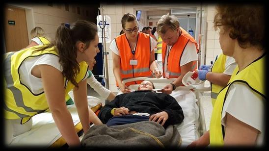 Žena 61 let OUP emergency Chronicky HN, HLP, VAS Na UPV, analgosedována, fixovaná mydriáza