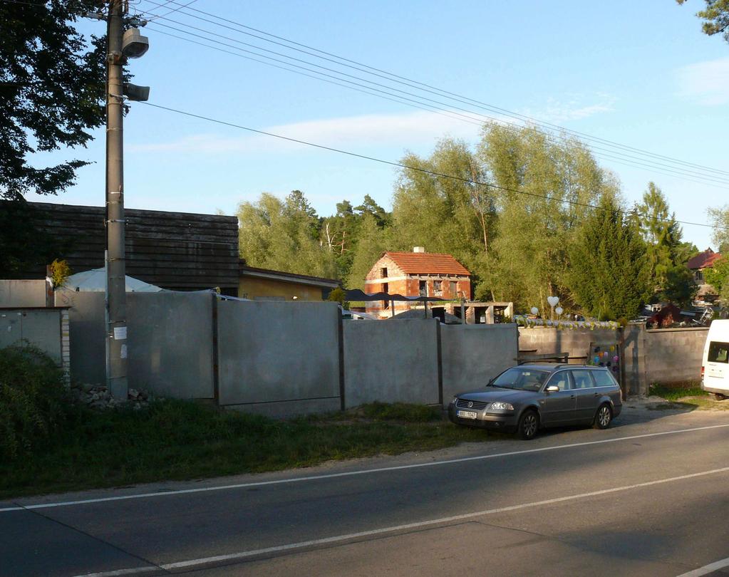 Proslýchalo se, že o krám projevili zájem i Vietnamci. Že by opět obchod? Nebo spíš herna a pod.
