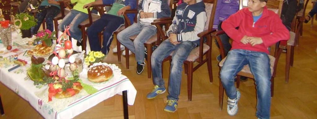 Jako vždy nás přivítala v přednáškovém sále, který byl krásně velikonočně vyzdoben.