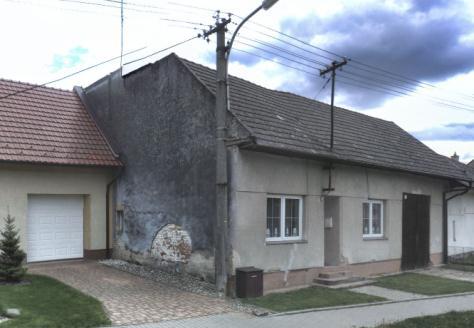 dosažitelnou či sjednanou cenu. Analýza trhu: Uskutečněné prodeje rodinných domů v místě: Prodej č. 1 Místo zveřejnění: KN vkladové řízení: V-5597/18-711 Datum prodeje: 24. 7.