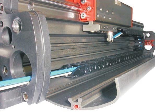 Mounting of the energy chain Hoses and cables must be inserted in the chain before to fixing