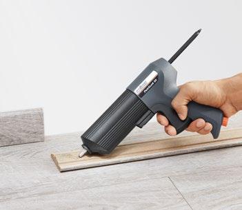 Vložení kartuše Nasazení hlavy ohřevu Technické parametry Topný výkon: 14 W ( spouštěcí fáze 500 W ) Zahřívací fáze: 10 13 min Teplota zpracování lepidla: 100 140 C Otevřená doba lepidla: 60 s ±15 s