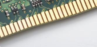 Zakřivený okraj Moduly DDR4 mají zakřivený okraj, který usnadňuje vkládání a zmírňuje zátěž na desku s tištěnými spoji během instalace paměti. Obrázek 3.