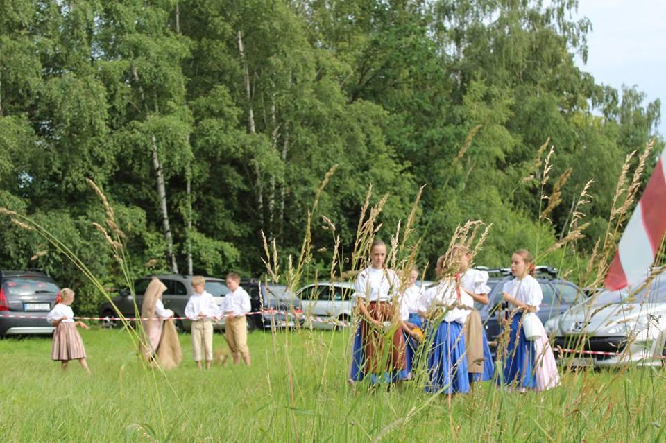 Výtěžek, z dobrovolných příspěvků návštěvníků, bude v průběhu školního roku 2018/2019 použit na vzdělávací aktivity pedagogů DLK Hájenka.