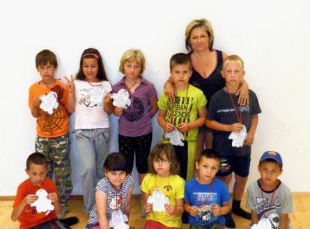 Stezka odvahy, spaní ve ŠD Na p ě tí, ra dost, vel ké oče ká vá ní, ne - do čka vost, chuť po dob rodružství a krás ných zážit cích, přes n ě tě mito slo vy by se dal po psat den 28. 6. 2014.