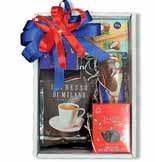 : DK8271 549 Kč 21,96 Dárková kazeta Sladký šálek Mletá káva Arabica Espresso di Milano 75g Selga waffers kokosové oplatky 90g Marcipánovo nugátová tyčinka v mléčné čokoládě