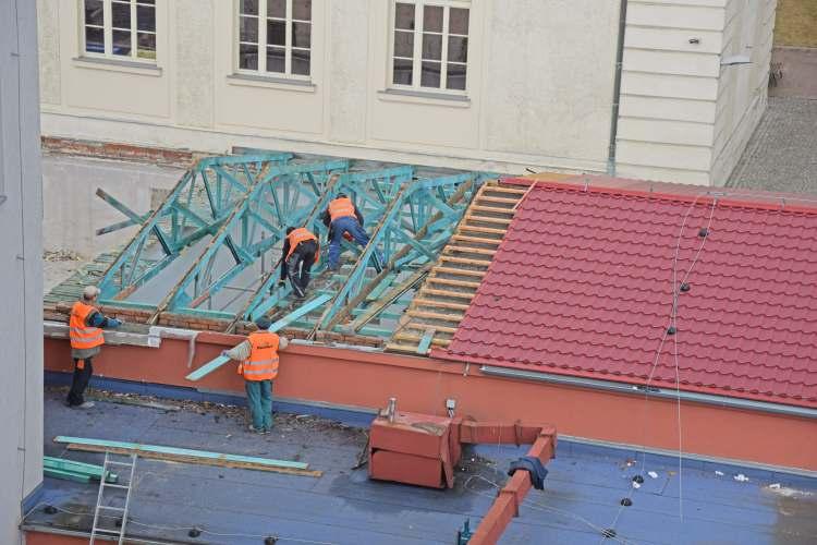 Škola zahájila přístavbu Stále stoupající poptávka po studiu na Střední průmyslové škole strojnické v Olomouci si vyžádala navýšení počtu učeben.