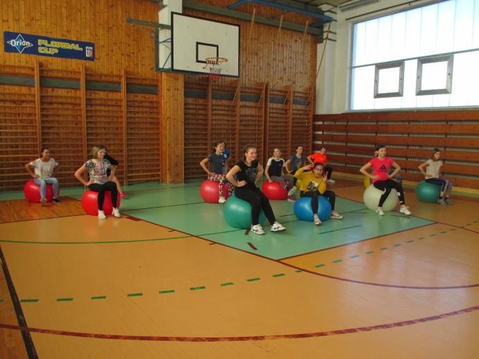 Žáci 7.A se během projektového dne zaměřili na čtyři témata. Prvním bylo sledování výživových hodnot potravin, které na obalech často přehlížíme. Druhé téma bylo věnováno tzv.