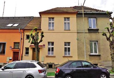 bezpečnostní zabezpečení, nabízí moderní technologie jako podlahové topení, Rodinný dům s garáží Plzeň -