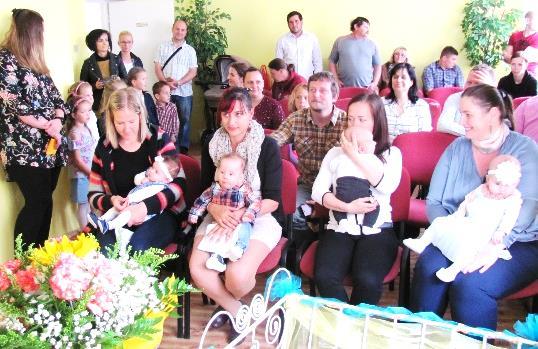 KERAMICKÁ DÍLNIČKA Paní Hana Hrušková nabízí zájemcům o práci s keramickou hlínou možnost vytvoření skupiny, která by se zabývala drobnou keramickou tvorbou.