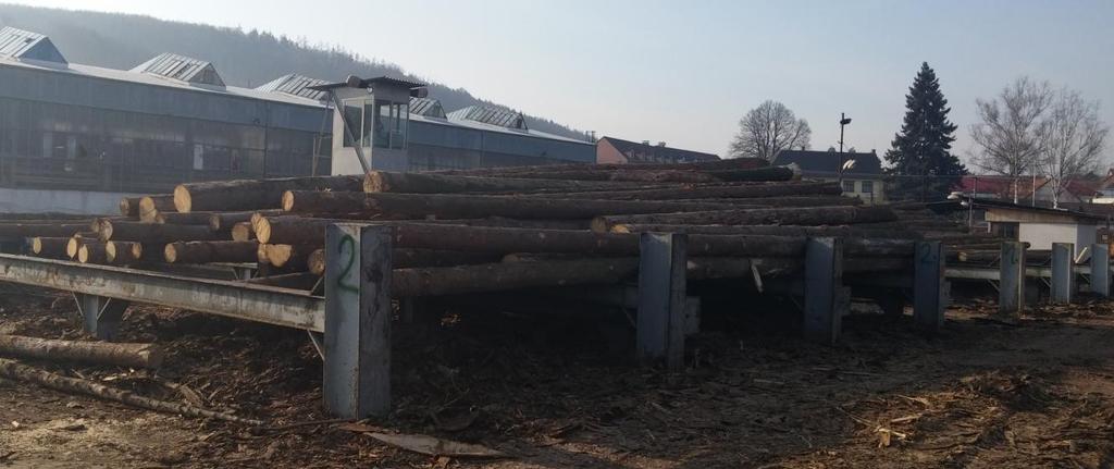 5 ŘEŠENÍ 5.1 Stanovení a rozložení výrobního cyklu na skladu, stav suroviny na skladě pilařského závodu operací. Na pile v Tetčicích se surovina pro výrobu připravuje podle následujících 5.1.1 Vykládka: Přivezení suroviny na dřevosklad a přejímka suroviny.