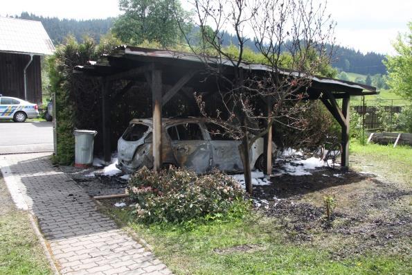Jako moţný iniciátor byly zvoleny elektrické rozvody (vznik elektrického zkratu s elektrickým obloukem) od akumulátoru vozidla, jelikoţ se akumulátor nacházel v části automobilu, ve které byl