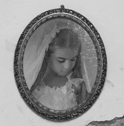 Obr. č. 25. Portrét dítěte. (Walnika, Naomi Patricie II., březen 2013), [fotografie]. Technika daguerrotypie se využívala ve 40. a 50. letech 19.