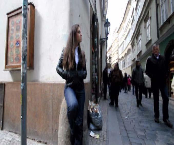 (c) (d) Obr. č. 37. Hra s časem. (LINHART, Michal. Hra s časem, duben 2012), [video]. Video-obraz v podobě pohyblivých filmových obrázků (video-sekvence na obr.