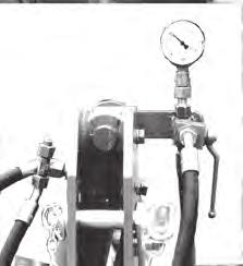 Minimální tlak: 0 bar, maximální: Provozní tlak traktoru cca 200 bar. Po nastavení tlaku zavřete kohout (27/).