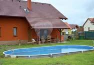 č. 5685 / 13. říjen 2014 www.inzertexpres.cz Strana 3 Cena: 4 950 000 Kč Nabízím k prodeji novostavbu samostatně stojícího, rodinného domu, s velkou zahradou a venkovním bazénem.