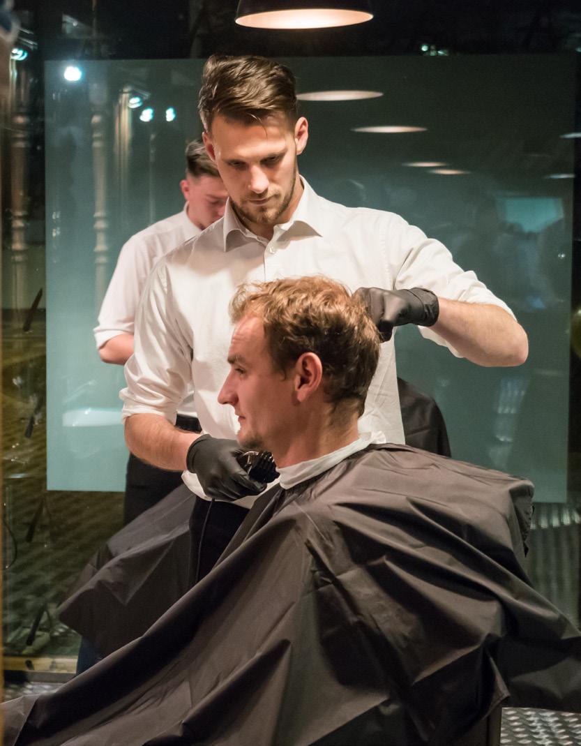 Budova Filadelfie Novinka v Adams Barbershop Adams Barbershop nabízí od léta novou službu: Klasický střih spojený s peelingem vlasové pokožky Detoxi.