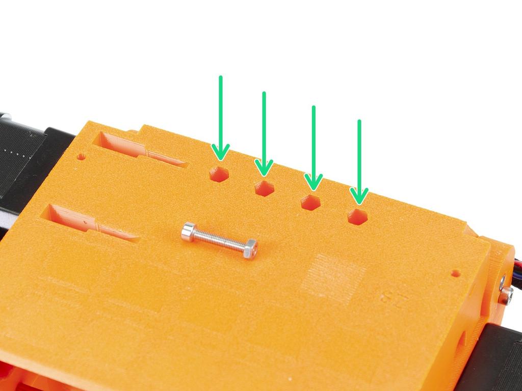 Step 12 Osazení PTFE trubiček (1. část) Opatrně otočte celou MMU2 jednotku vzhůru nohama. Zasuňte dovnitř matky M3n a použijte k tomu šroub M3x18.