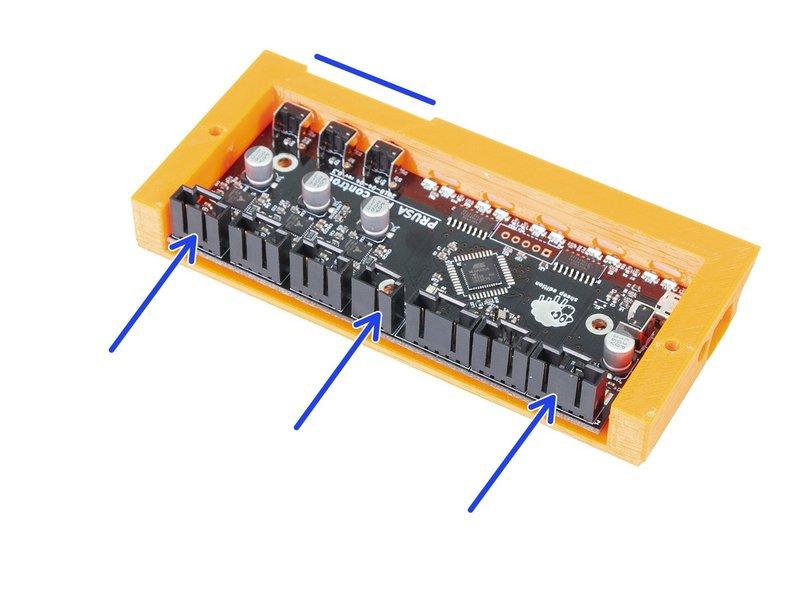 Zajistěte desku pomocí tří šroubů M3x6. Utahujte je opatrně.