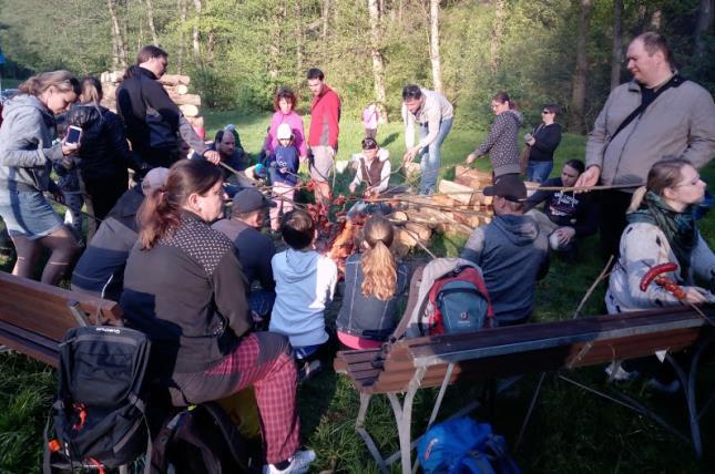Pomocí kukel jsme vyluštili mravenčí šifru. Vydali jsme se hledat mravenčí poklad, na cestě nám Ferda připravil nejednu překážku, kterou se nám ale společně podařilo překonat.