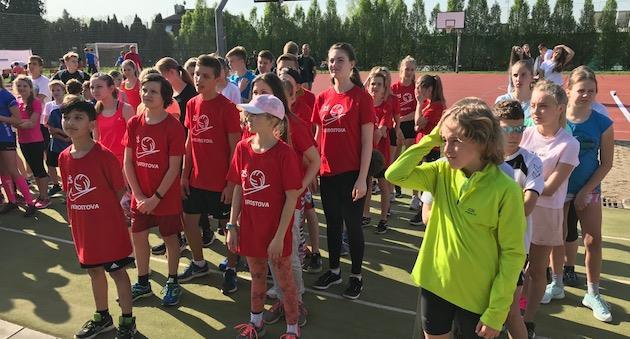 Adéle Tatíčkové a Lucii Tonnerové. Celý turnaj pak pod pečlivým vedením na učitele Jiřího Mikuláška. Mgr. Věra Koudelová Turnaj SŠ Ultimate Frisbee jarní kolo Vybraní žáci 9.