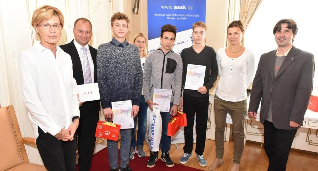 Ocenění sportovci Blahopřejeme k 1. místu! Ve školním roce 2016/2017 se naši žáci a žákyně 2. stupně ZŠ Vejrostova 1, Brno zúčastnili mnoha sportovních soutěží.