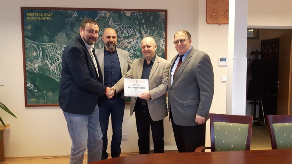 Základní škola Vejrostova a Projekt partnerská škola Českého volejbalového svazu Žáci volejbalových tříd ZŠ Vejrostova byli vybráni Českým volejbalovým svazem do Projektu partnerská škola.