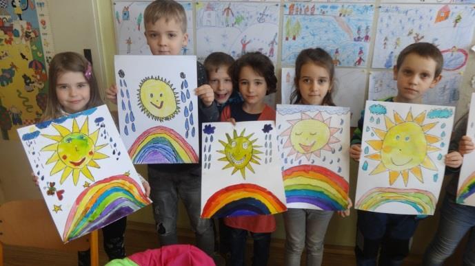 Děti z výtvarného kroužku. 10. ročník turnaje v Dámě V pátek 23. března jsme zahájili již 10. ročník turnaje v Dámě. V mladší kategorii se zúčastnilo 16 dětí z prvních a druhých tříd.