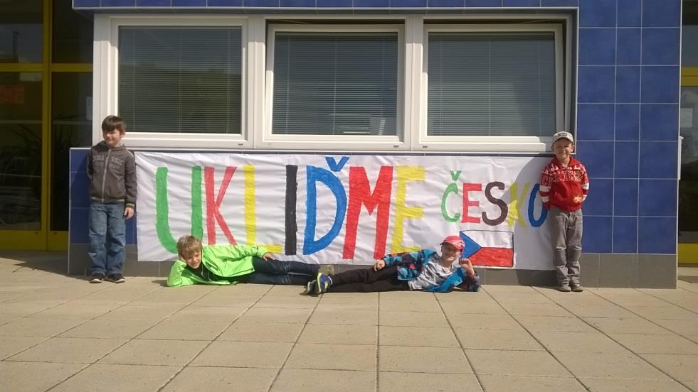Duben: Ukliďme Česko Duben 2018 jako každý rok se účastníme projektu Ukliďme Česko, a to nejen formou besed a aktivního přístupu, ale též i výtvarně.