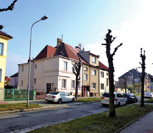 patře domu byt o velikosti 3+1. Půdní prostor v podkroví domu se nechal využít pro případnou další vestavbu.