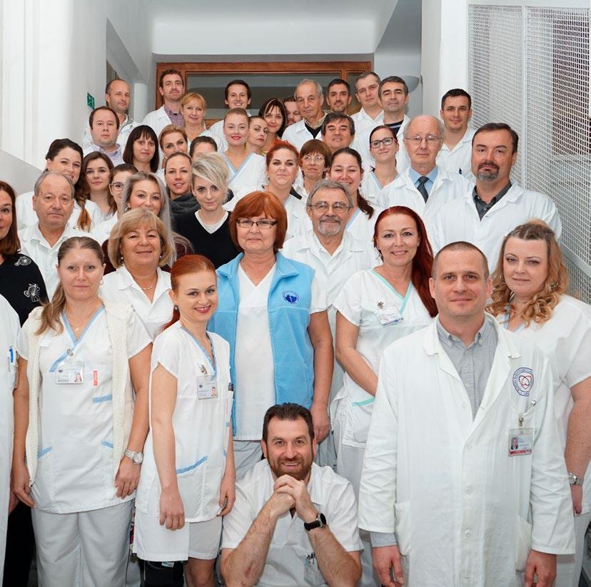 2018 ve VFN pracovalo 5959 zaměstnanců. Průměrný přepočtený stav zaměstnanců v roce 2018 činil 4811 a zvýšil se tak o 53 úvazků oproti roku 2017.
