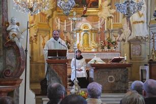 táhnoucím doprovodem během následujících cca 200 dní putuje až do Santiaga de Compostela. SOUSOŠÍ KALVÁRIE V měsíci dubnu bylo v kapitulní kapli sv.