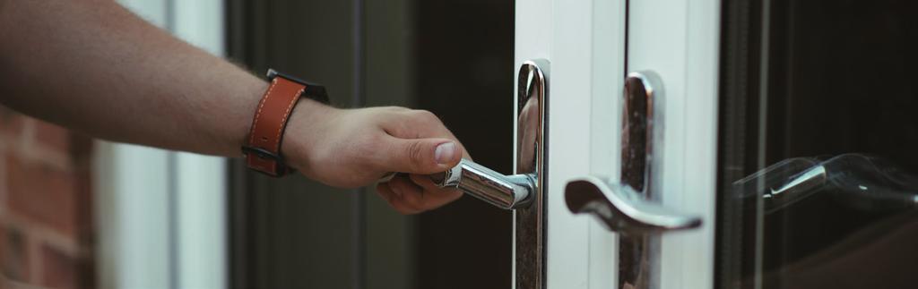 služby neuvedené v přílohách 1 až 3 živnostenského zákona a hodlá v poskytování realitního zprostředkování pokračovat, je povinen před uplynutím doby 6 měsíců ode dne nabytí účinnosti tohoto zákona