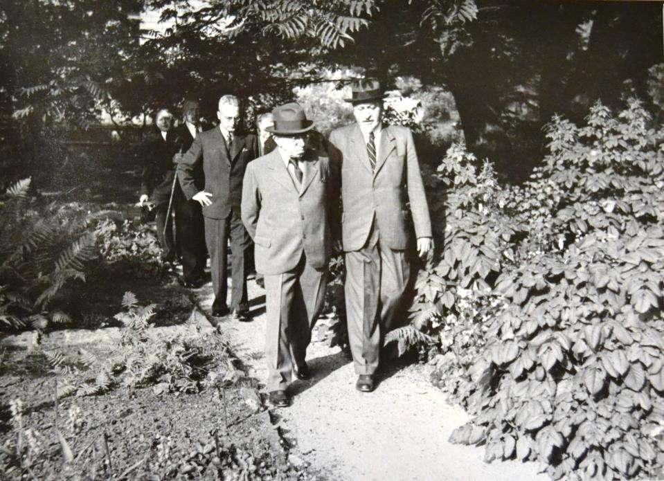 Návštěva botanické zahrady prezidentem Emilem