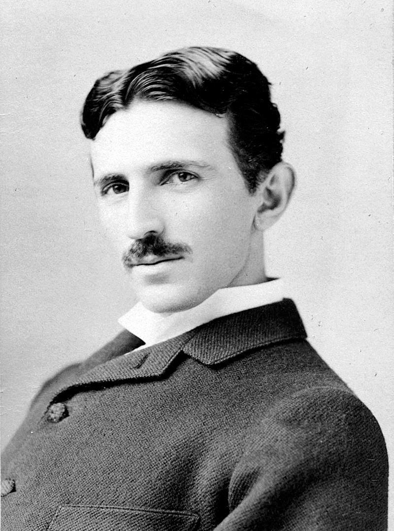 Nikola Tesla (1856 1943) Narodil se v rakouském císařství (dnešním Chorvatsku). Poté, co se přestěhoval do New Yorku ve 28 letech, pracoval krátce pro Edisona.