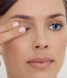 Jak postupovat při adhezi (přilepení) čočky Pro případ, že se čočka přilepí na oko, je vhodné použít zvlhčující roztok, který Vám doporučí Váš oční specialista.