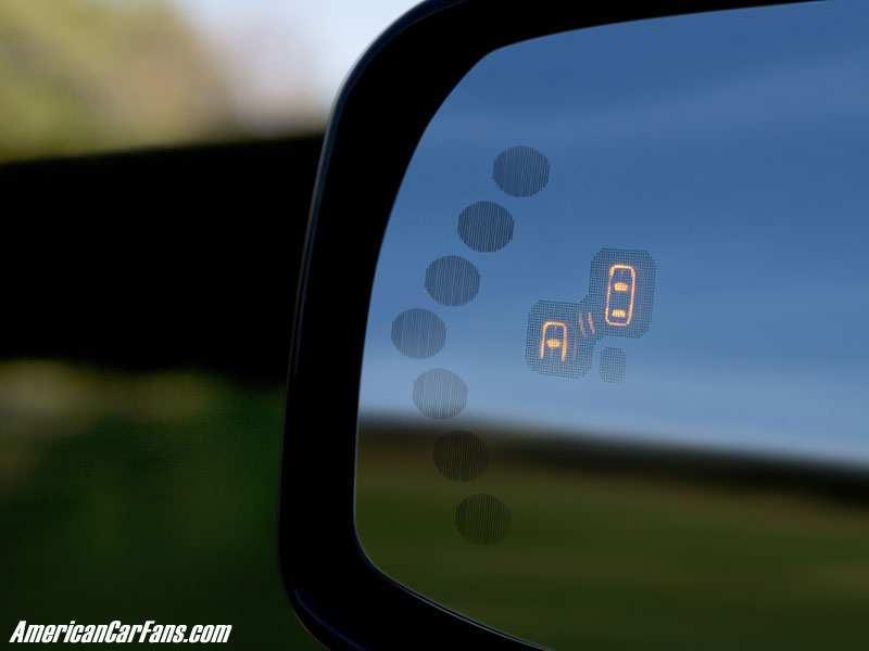 varován vibracemi ve volantu a zvukovým alarmem Nadstavba jsou systémy udržení v jízdním pruhu, které
