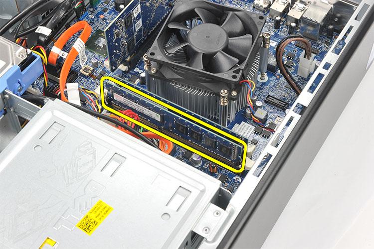Montáž paměti 1. Umístěte modul paměti do konektoru na základní desce. 2.