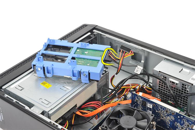 5. Vyjměte pevný disk z počítače. 6.