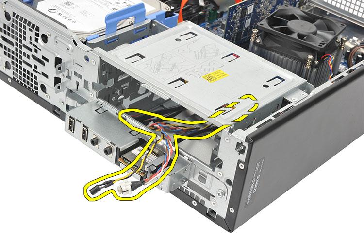 6. Kabel síťového spínače a kabel LED pevného disku vysuňte přední stranou počítače. Montáž síťového spínače 1. Kabel síťového spínače a kabel LED pevného disku prostrčte přední stranou počítače. 2.