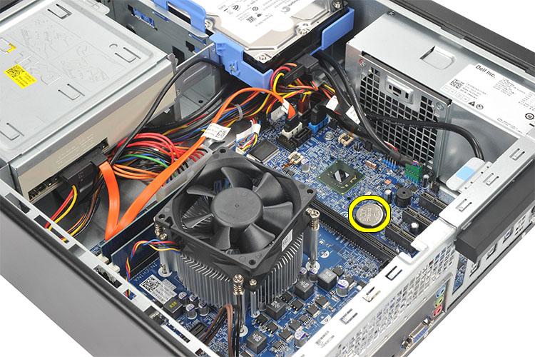 Montáž knoflíkové baterie 1. Vložte knoflíkovou baterii do příslušné patice na základní desce. 2.