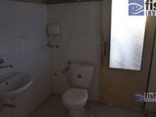 Dispozice domu : v přízemí se nachází koupelna po rekonstrukci s wc a sprchovým koutem.