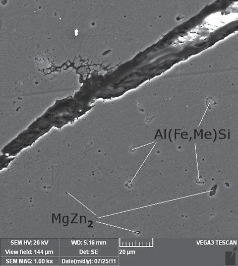 CaCO 3 (kalcit) Tab. 4. EDS analýza prvkového složení povrchové eloxové vrstvy svrchní karabiny / EDS elemental analysis of the upper snap-link superfi cial anodized layer obsah prvku (hm.