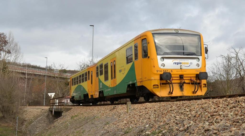 Obrázek 24. Doprava po regionálních tratích v okolí Berouna je zajišťována převážně motorovými jednotkami řady 814 Regionova.
